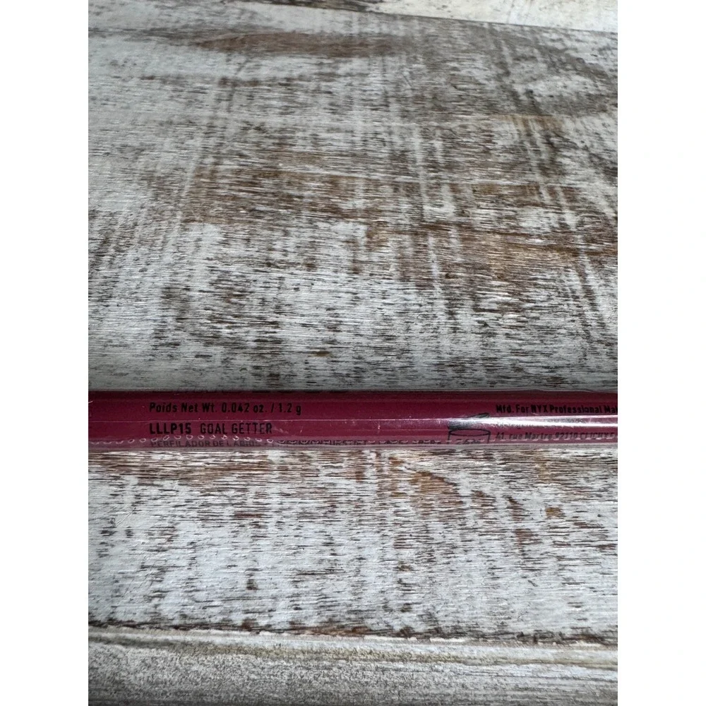 NYX Line Loud Vegan Longwear Matte Lip Liner Pencil Goal Getter